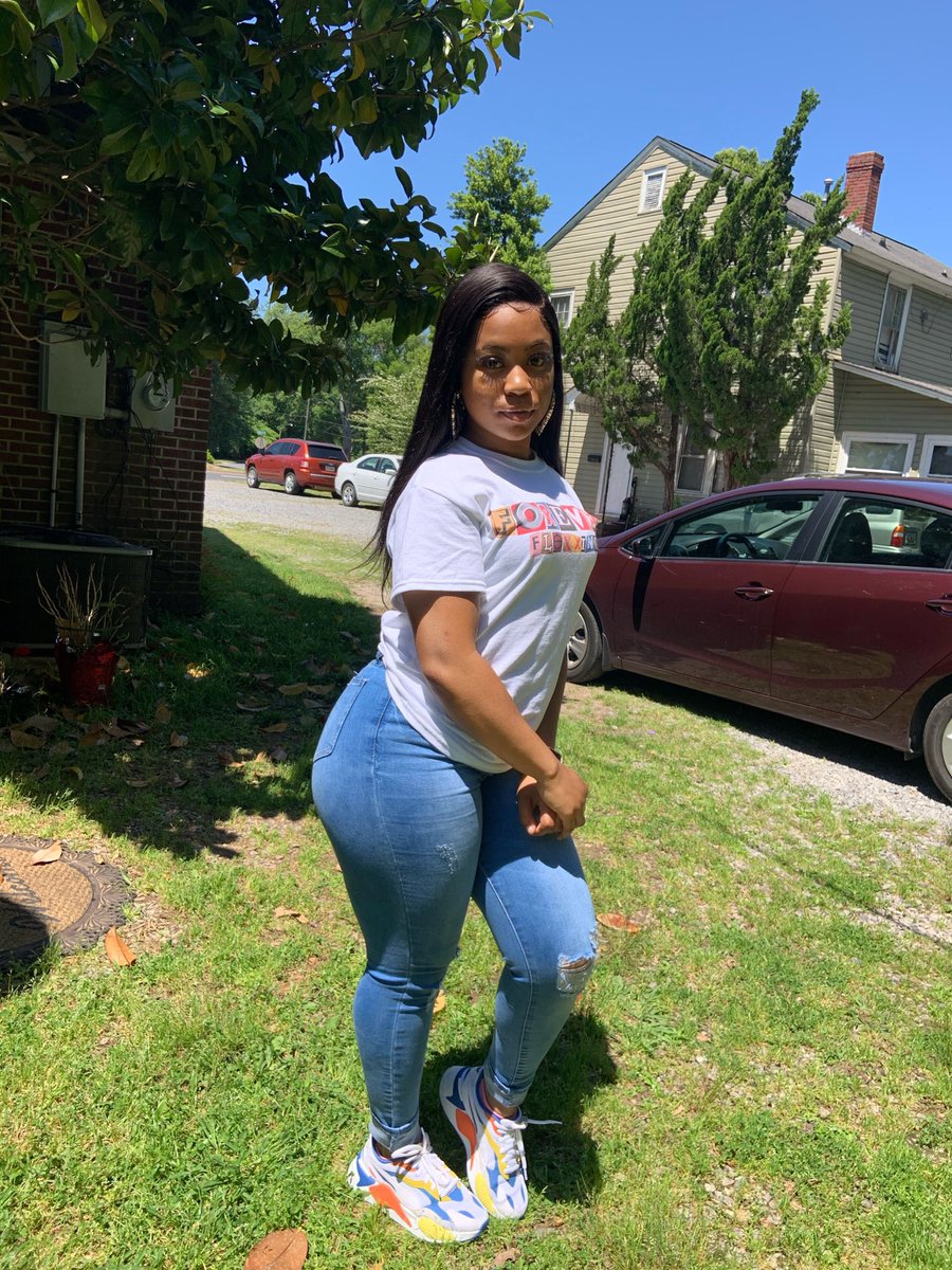 FFlexxing's tweet photo. One Of Our Lovely Ambassadors @chhaal Glowing🌟 in Her Personality Tee💕💪🏾🤡 Available On The Website 💻 #ForeverFlexxing #4EF #Cozyyyyyy https://t.co/s9x4Mz5Bii