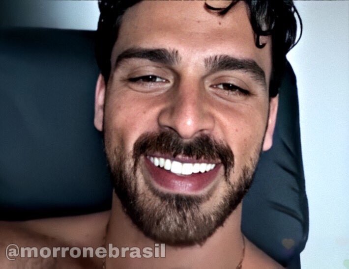 📸 | Foi bom sair de casa, Mik na live de hoje, ele finalmente pode sair de casa e foi fazer uma visita ao seu amigo @raffaelecerracchio 🖤 Sessão sorriso 🙃 #michelemorrone