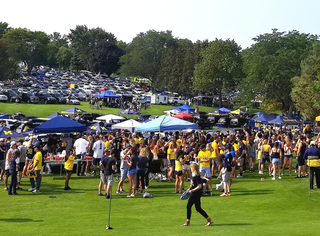 BarstoolUofM's tweet photo. #StayHome  so we can enjoy tailgating on Saturdays in the fall https://t.co/g9mvc4akWJ