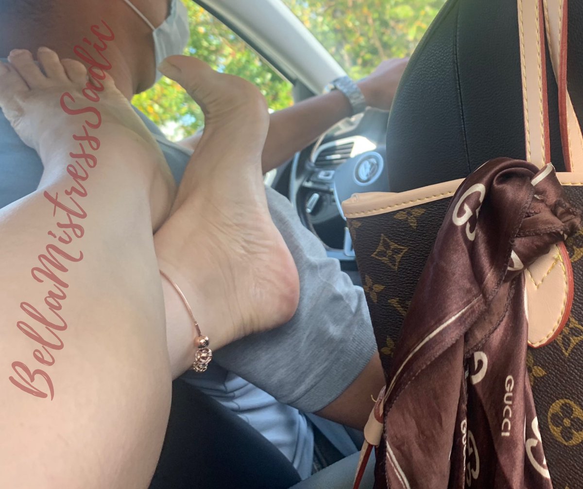 ImperatrizBella's tweet photo. In addition to the monthly salary, he gave a lot of flowers for my hobby, which is to step on, knead flowers.
Prostrate at my feet.
#moneyslave #crushing #findom #bdsmlisboa #slavefeet #feetdomination #publichumiliation #bellamistresssadic #footfetishnation #virtualslave https://t.co/gHeGszaimM