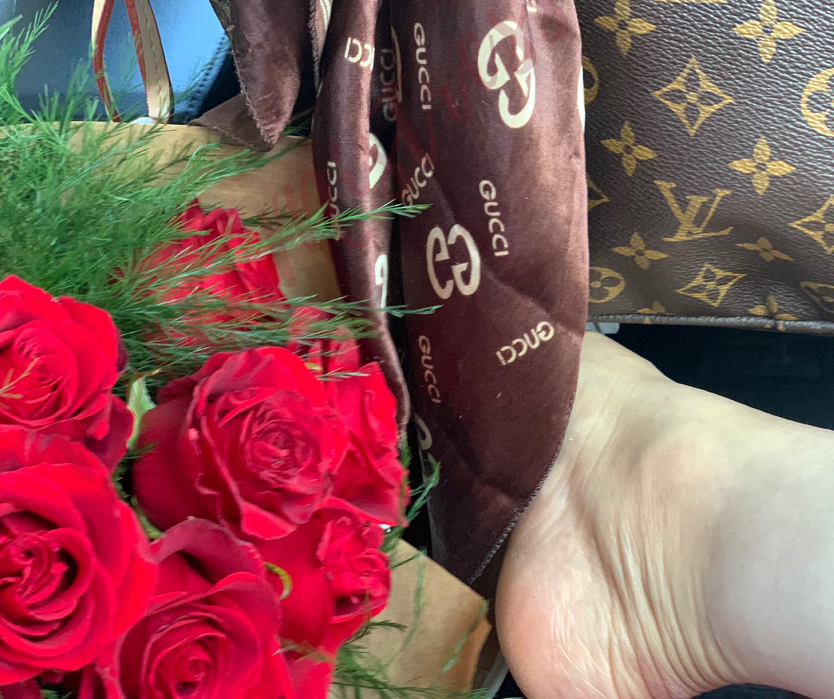 ImperatrizBella's tweet photo. In addition to the monthly salary, he gave a lot of flowers for my hobby, which is to step on, knead flowers.
Prostrate at my feet.
#moneyslave #crushing #findom #bdsmlisboa #slavefeet #feetdomination #publichumiliation #bellamistresssadic #footfetishnation #virtualslave https://t.co/gHeGszaimM
