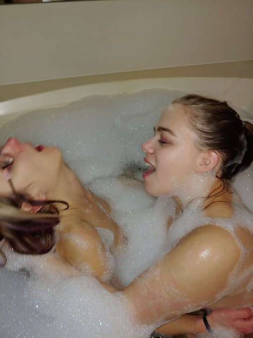 Want to see all this bitch has to offer?? This is my real life girl friend and Omg she eats the best<a href="/tag/newprofilepic"class="tags"><span>#newprofilepic</span></a>