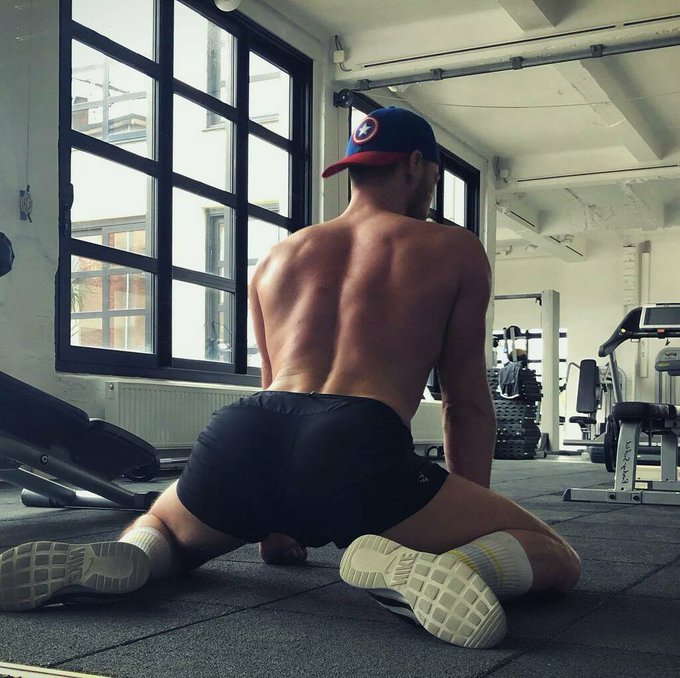 FACELESS! JUST HAVE YOUR WAY WITH THE BACK ??????♂??? #ass #back #gaymen #gay #malenudity #gym #captainamerica