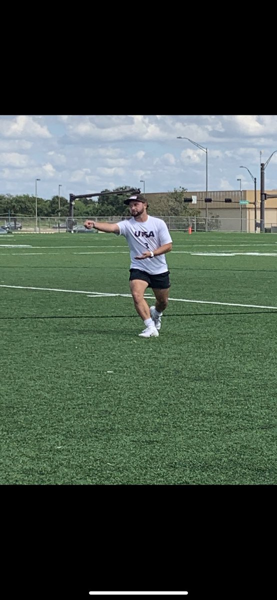UTSAulti's tweet photo. First off we have big brain big leg @Harrison_G15 As the RETURNING president/team captain of UTSA Velox Ultimate. He’s been in this sports many a years and contributes a large part to what this team is today. https://t.co/tT1YsPPece