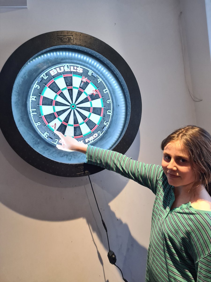 sarahpearson73's tweet image. @Duzza180 apologies for lateness but big big thanks for Eva&apos;s flights just practising with @Russ180 Pro. Just beat the computer checking out on 62..... t4, 18 d16 #darts #newboard #lockdownmaths