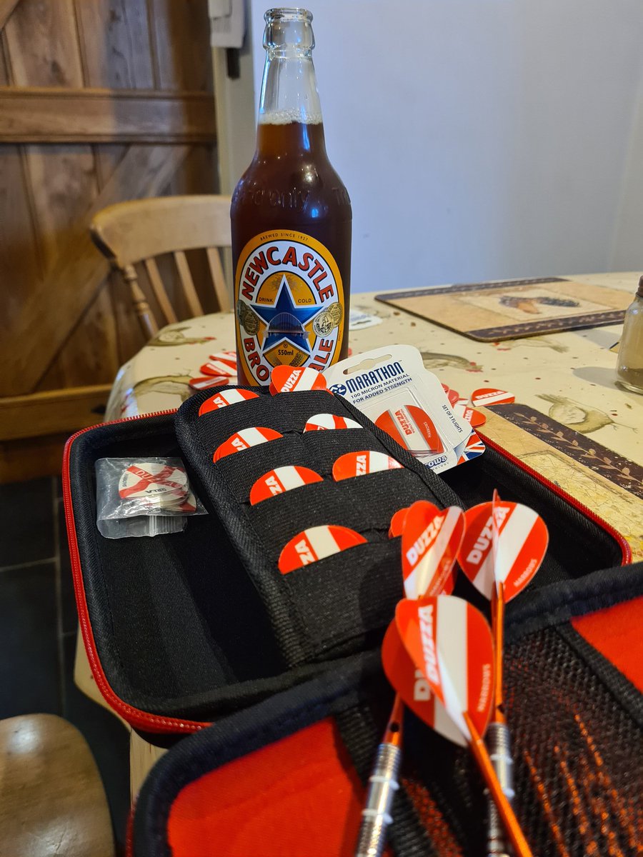 sarahpearson73's tweet image. @Duzza180 apologies for lateness but big big thanks for Eva&apos;s flights just practising with @Russ180 Pro. Just beat the computer checking out on 62..... t4, 18 d16 #darts #newboard #lockdownmaths