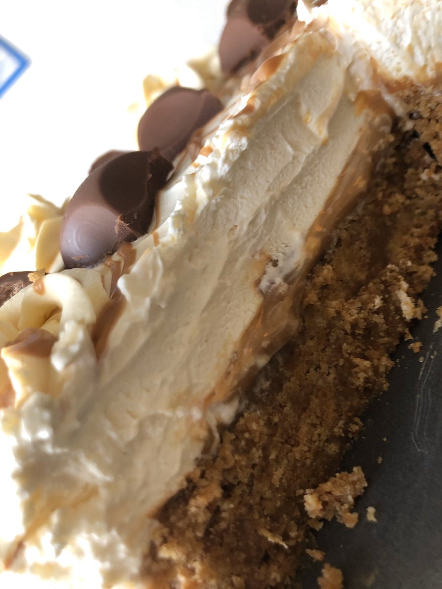 Feeling proud of my vanilla and caramel cheesecake🤤🍫😻