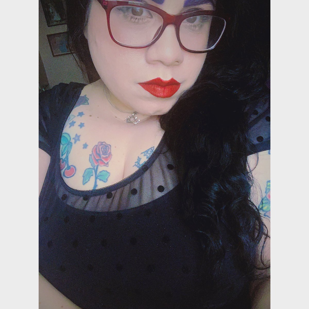 misssnowwhitexx's tweet photo. All dolled up. Saturday vibes. πΉππ #pinupgirl #pinup #gothgirl #goththick https://t.co/09dMGzP9Y5