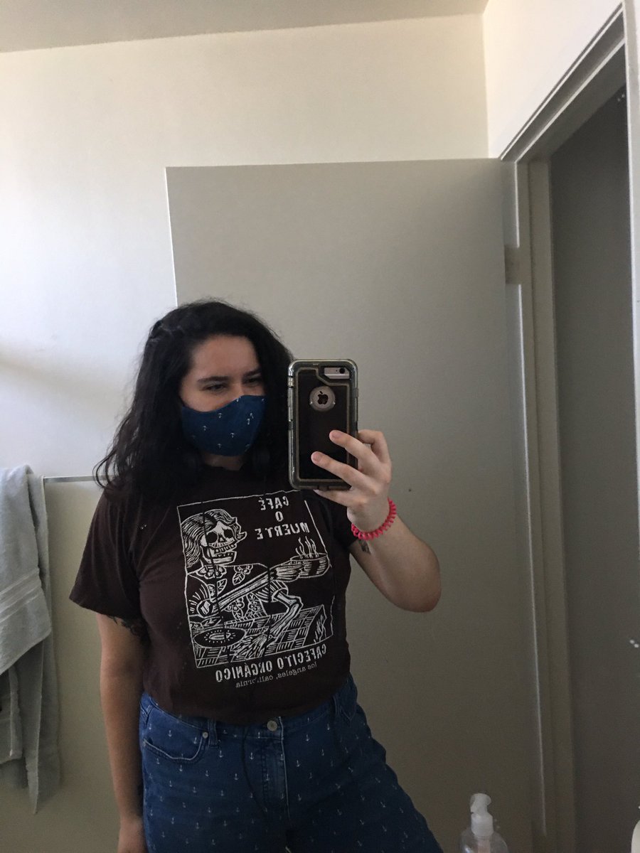 zoenone0none's tweet photo. my mom made this mask out of extra fabric from when she turned my goodwill jeans into shorts, so now sometimes i get to match in the stupidest possible way https://t.co/qHT5fgCrhu