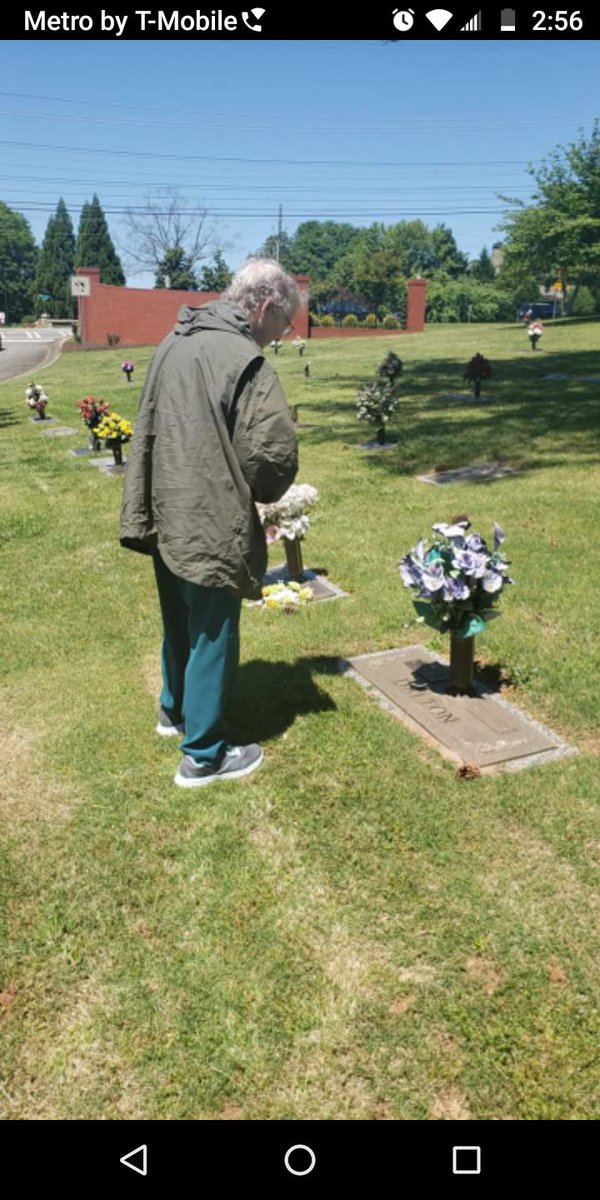 Whit13Walters's tweet photo. My Grandma visiting my PawPaw 💔😢. They got married when they were teens. The sadness in this photo breaks my heart. If I could turn back time to prevent a tear from rolling down this woman's face, I would 😢. Time is so precious... Tell your loved ones that you love them. Often https://t.co/CSEo2uKHyQ