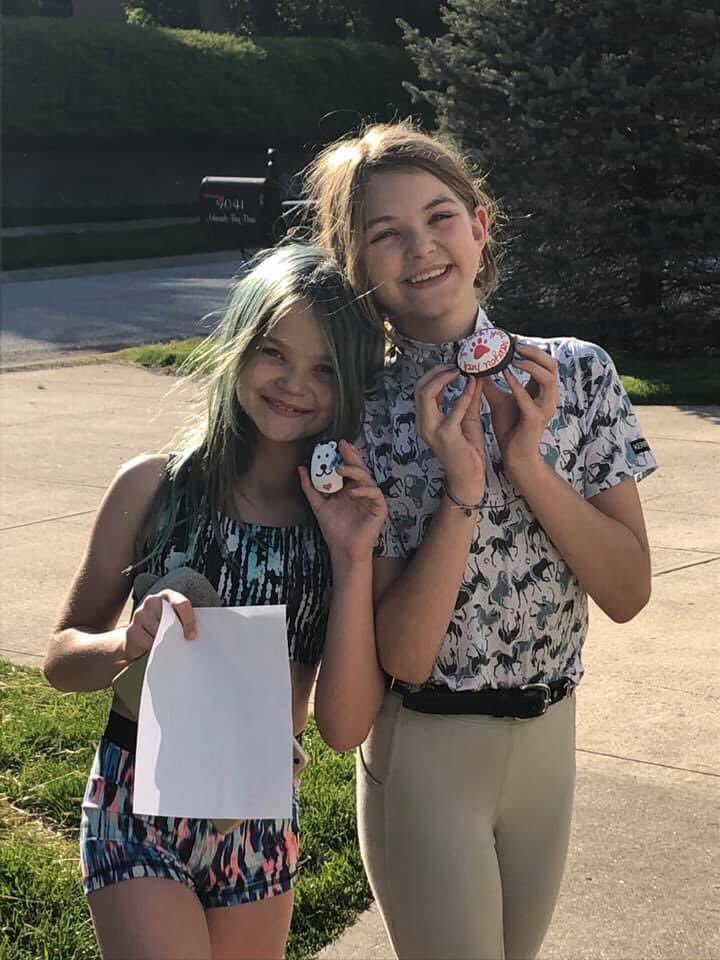 parktudor's tweet photo. Third grade teacher, Mrs. Kelleher, left a fun surprise in her students’ yards to find. 🌞 Find a rock, hide a rock! #PTRocks ❤️🐾 https://t.co/nawiQGdqRw
