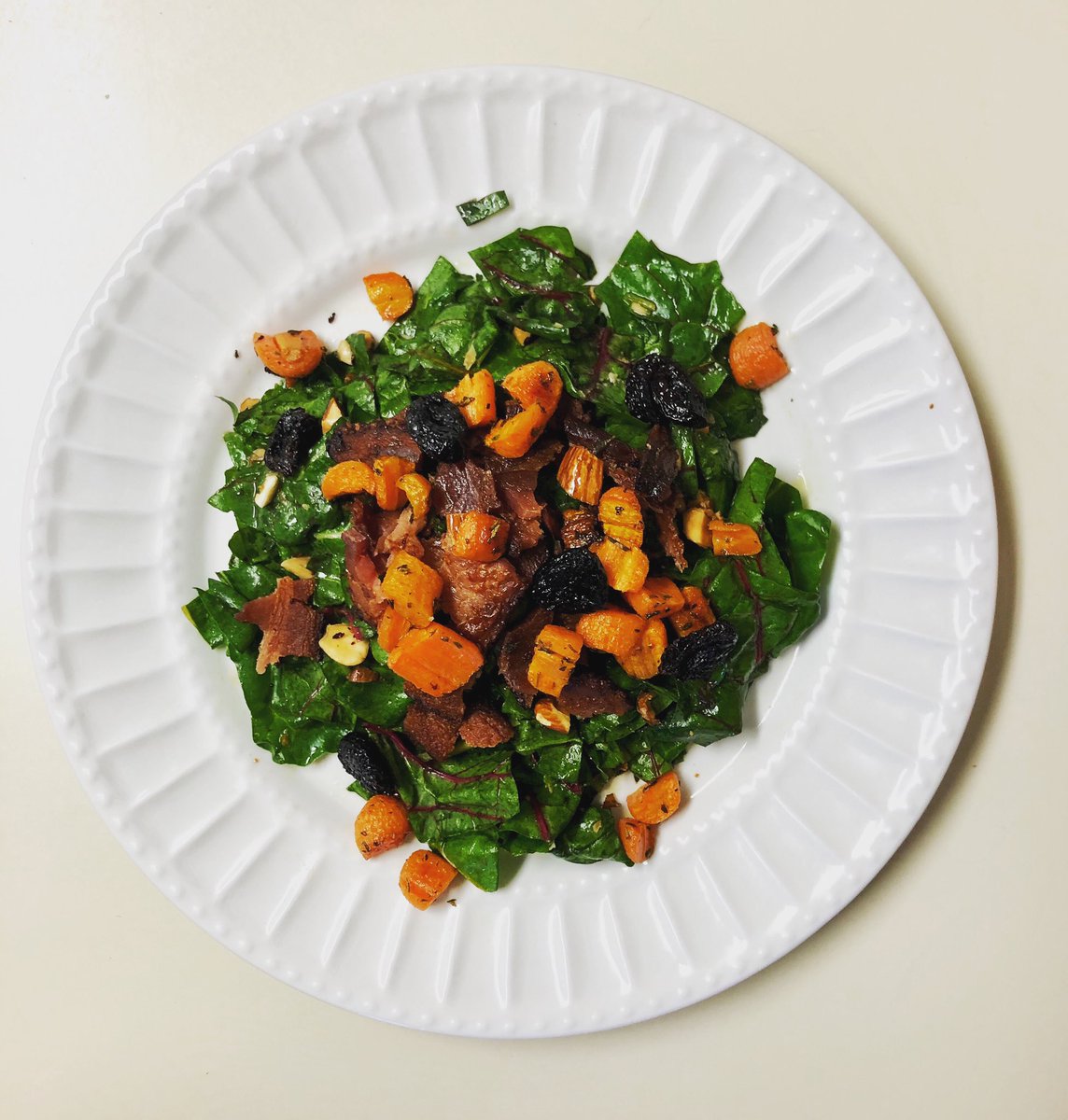 FromLBs2LBDs's tweet photo. Bacon—it’s the Swiss Army knife of foods. You can pair it with almost anything including a bed of greens.
Head to the blog to find out how to sizzle up your salad with this crispy gift from the food gods.
https://t.co/aN2Qxcgwpu https://t.co/28bXgmMWK2
