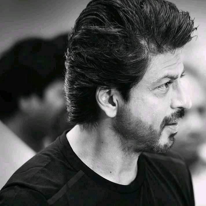 FirozSRKian_'s tweet photo. Good Night @iamsrk ❤

Love you Sir 💕😘 https://t.co/74zjY7PyjT