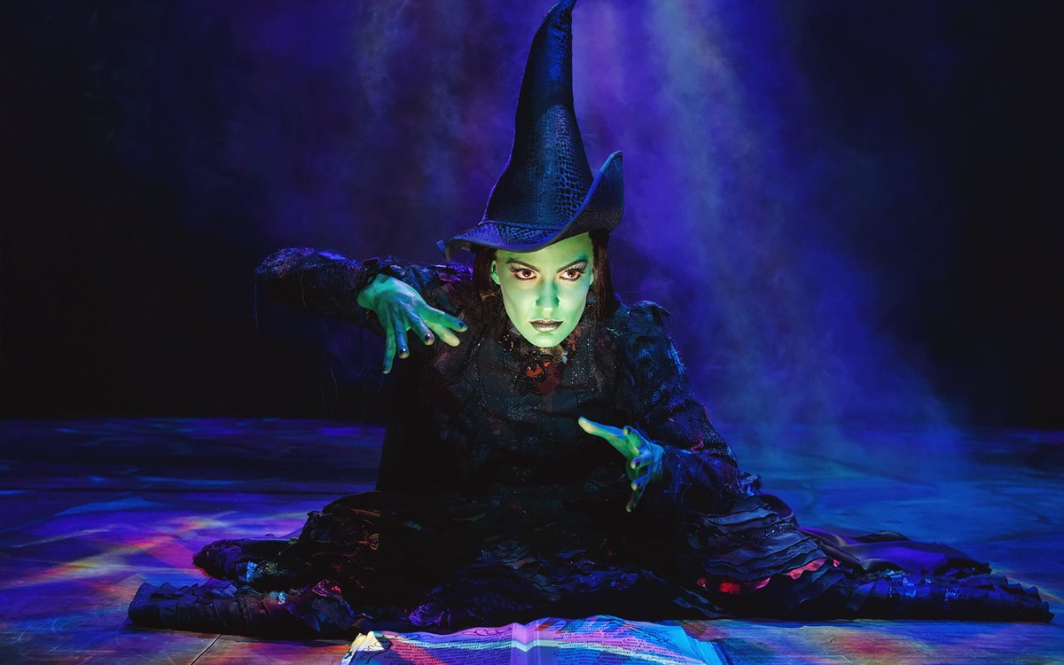 Fact #4: The insanely talented  @AlyssaFox would be the first Asian woman to play Elphaba in an English language production. She would start out as an understudy in the San Francisco company and eventually she'd join the Munchkin Land Tour staying with the tour for about 4 years