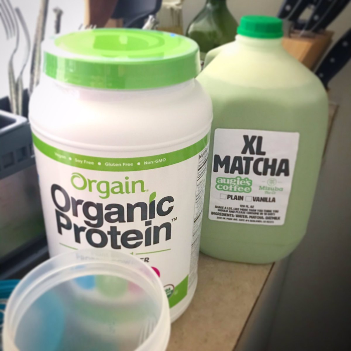 mgcopping's tweet photo. Breakfast Awaits! | #augies #matcha #matchalatte #orgain #protienshake #protienpowder #stayhealthy #saturdaymorning #shake #shakeitup #oatmilk #plantbased #drinkorgain https://t.co/mvOdMm7Ax7