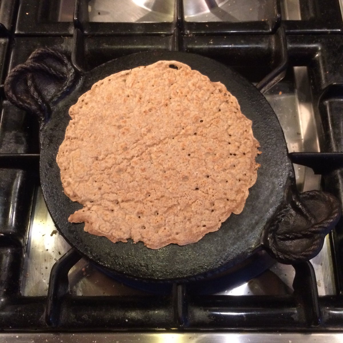 MFitzoliver's tweet photo. Oh yeah, #HelloStaffs!#SaturdayNight #oatcake ππ»π Vanilla with whiskey salted caramel ripple icecream π#StaffordshireGriddle and oatcakes not just for #StaffordshireDay π#EnjoyStaffs https://t.co/lajAsIk7e2