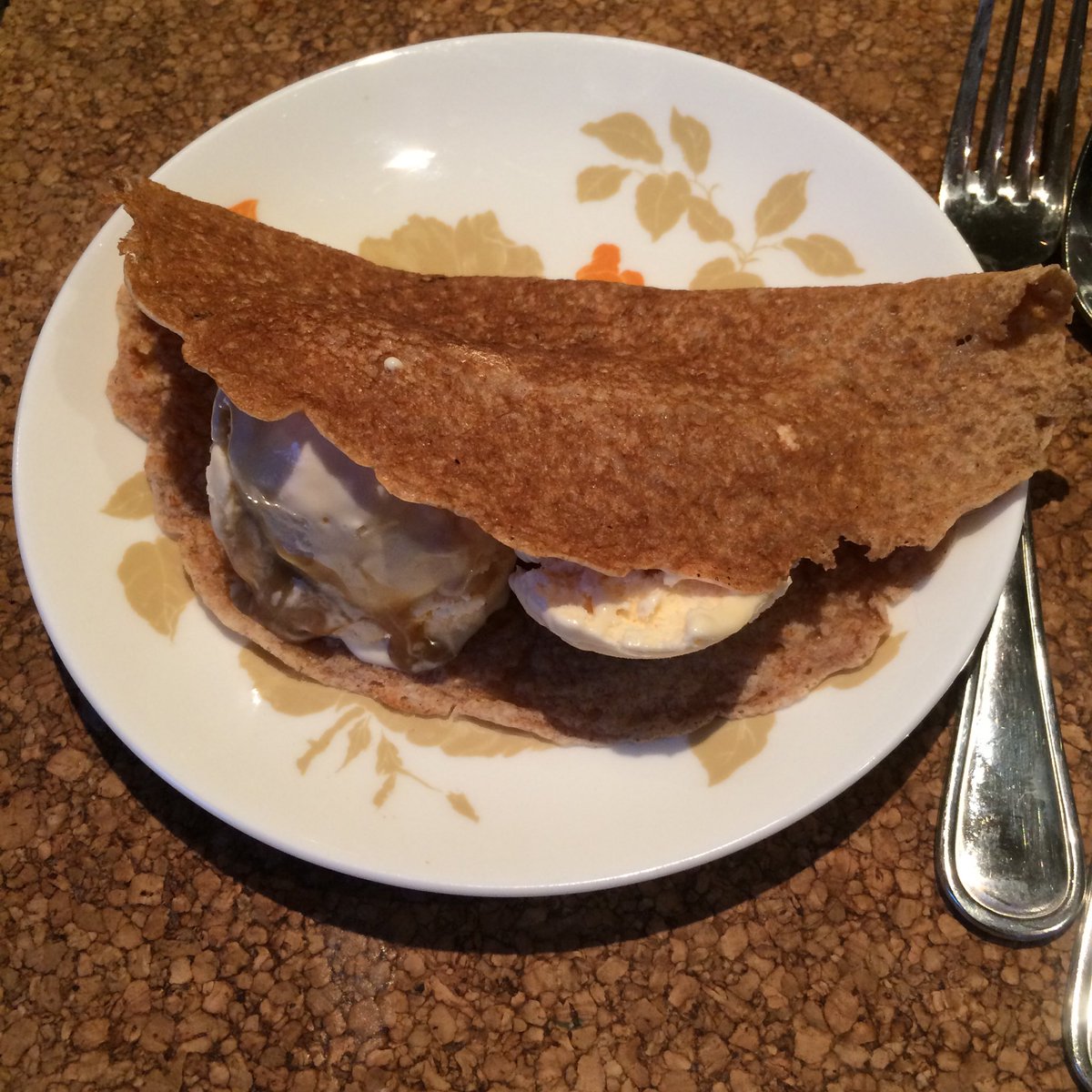 MFitzoliver's tweet photo. Oh yeah, #HelloStaffs!#SaturdayNight #oatcake ππ»π Vanilla with whiskey salted caramel ripple icecream π#StaffordshireGriddle and oatcakes not just for #StaffordshireDay π#EnjoyStaffs https://t.co/lajAsIk7e2