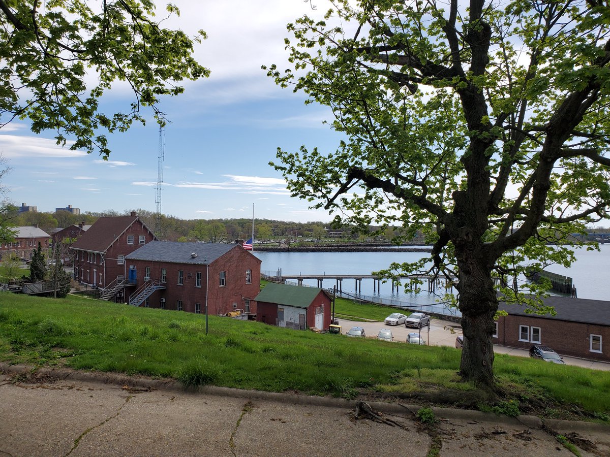 BayCommunityVAC's tweet photo. It's a beautiful day to enjoy the park, get out and breathe some fresh air. Just remember safety first! Practice your social distancing from people outside your home &amp; if you can't, then ensure you wear your face mask or covering. https://t.co/Wsc0E1EXMG
