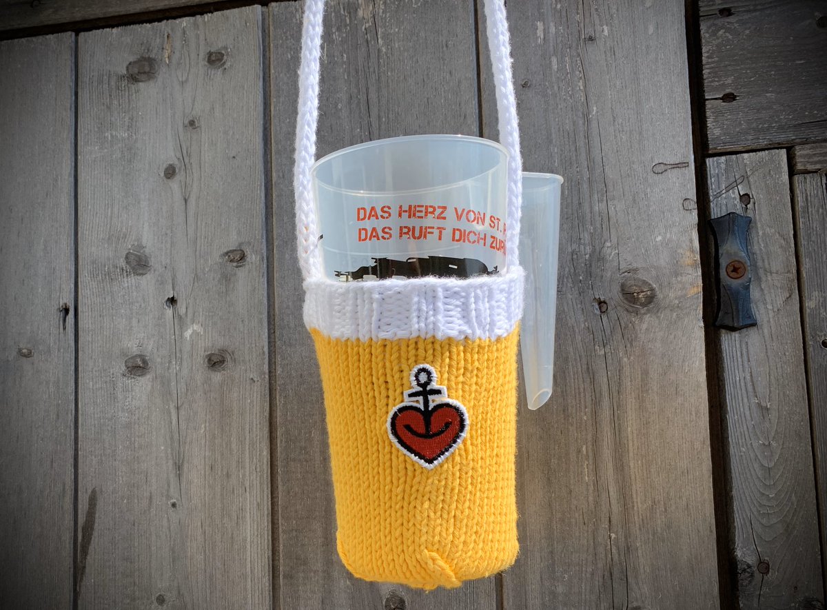 M_in_Hove's tweet photo. Lockdown means I have plenty of time for my #KnittingAgainstFascism project. Love the new #AstraBier beerholder so much, I’m tempted to keep it for myself!!! If I can part with it, it will soon be available in the @BrightonStPauli shop to raise funds for antifascist projects. https://t.co/3zvJOMkpgT