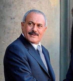 AlyemenyAfashs's tweet photo. اشهد ان لا اله الا الله واشهد ان محمد رسول الله صلوات الله وسلامه عليه واشهد ان الشهيد الزعيم الصالح عفاش كان اخر رئيساً للجمهورية اليمنية موحدة مستقلة ذات سيادة يحكمها نظام ديموقراطي وانه بذل كل جهده في الحفاظ عليها حتى ارتقى الي ربه شهيداً فسلام الله عليه في الاولين والاخرين https://t.co/jCN5yTv73L