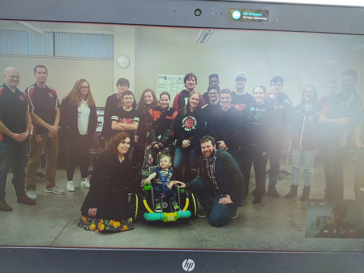 SusannaTuset's tweet photo. Tarda de trobada #RoboCorTeam 💙
Hem estat veient #FIRSTVirtualShowcase
Hem parlat del passat, present i futur, hem compartit emocions i hem rigut, hem rigut molt!🤣
Felicitem a @AldeatronRobtix finalistes a la #GlobalInnovationAward 🔝
#Flldesdecasa #morethanrobots
@FLLSpain https://t.co/wuNTpqnmaL