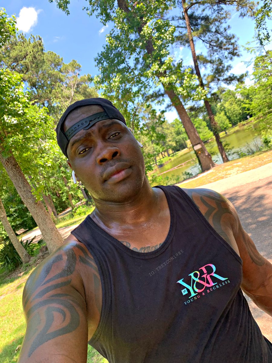 treycon1985's tweet photo. Knocked out some cardio......After no workout/exercising for over a month, I feel fat af 🤣🤣🤣 #melanin #thicksf #fataf https://t.co/gQEM7TP50L