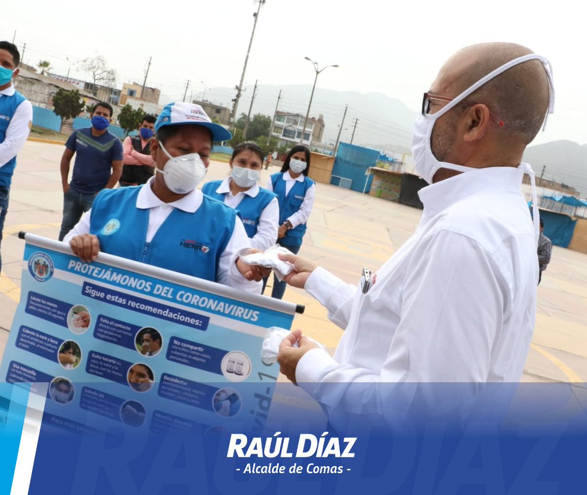 rauldiaz2018's tweet photo. Ministro de Salud @victorzamora  hizo entrega de  50 mil mascarillas comunitarias.
Continuaremos  trabajando de manera articulada en beneficio de los miles de comeños. 
#YoMeQuedoEnCasa #ComasEsPrevención #ComasCambiaContigo #RaúlDíaz #TuVecino
@RaulDiazPe https://t.co/tyX3LZnVcc