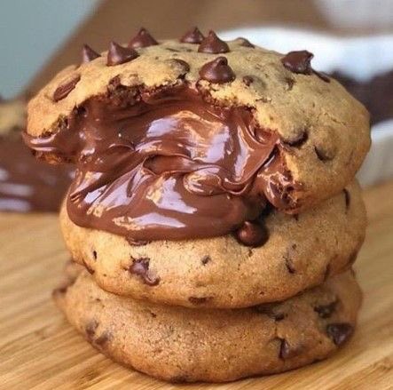 nutella stuffed chocolate chip cookies