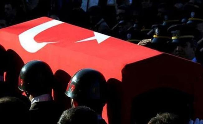TalipGeylan06's tweet photo. Bitlis-Merkeze bağlı Çeltikli karakoluna yapılan saldırıda 2 şehidimiz var. 4 askerimiz de yaralı.
Ruhları şad olsun.
Yaralı askerlerimize acil şifalar niyaz ediyorum.
Mübarek Ramazan günlerinde dahi kana doymayan vahşileri lanetliyorum.
Rabbim onları kahretsin. https://t.co/Mc1TQwtLCu