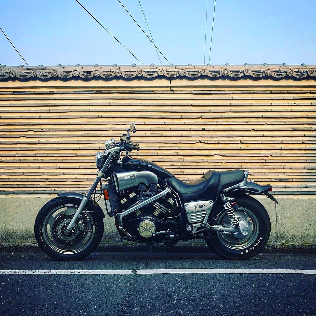 ROBIN_MOTOVLOG's tweet photo. #バイク乗りとして軽く自己紹介
#バイク好きな人と繋がりたい 
#バイク乗りと繋がりたい 
名前：ロビン
性別：男
年齢：永遠の二十歳おじさん
身長：168.5（.5重要）
住み：京都
車種：V-max 1200
好き：のんびりバイク
苦手：タイヤ端まで使ってるマウント
一言：気軽に絡んでくれたら嬉しいです！ https://t.co/uqKF30VLfH
