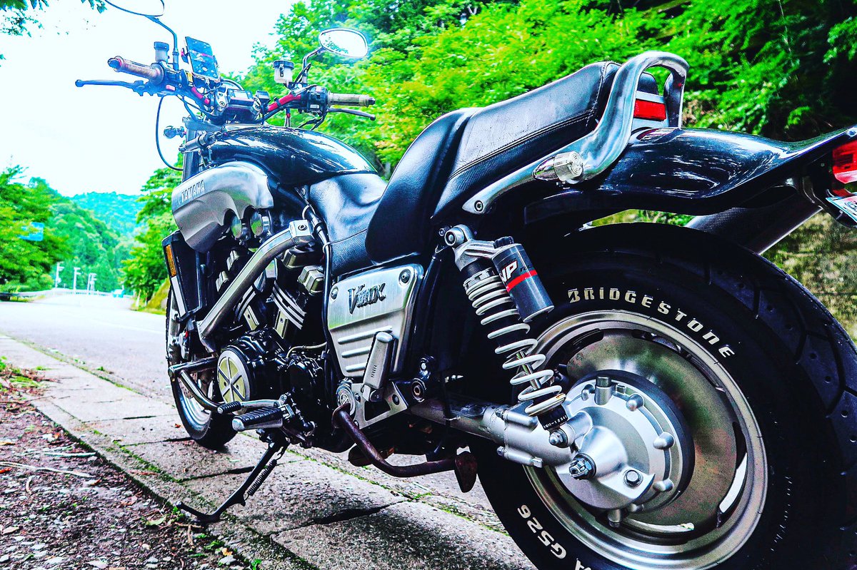 ROBIN_MOTOVLOG's tweet photo. #バイク乗りとして軽く自己紹介
#バイク好きな人と繋がりたい 
#バイク乗りと繋がりたい 
名前：ロビン
性別：男
年齢：永遠の二十歳おじさん
身長：168.5（.5重要）
住み：京都
車種：V-max 1200
好き：のんびりバイク
苦手：タイヤ端まで使ってるマウント
一言：気軽に絡んでくれたら嬉しいです！ https://t.co/uqKF30VLfH