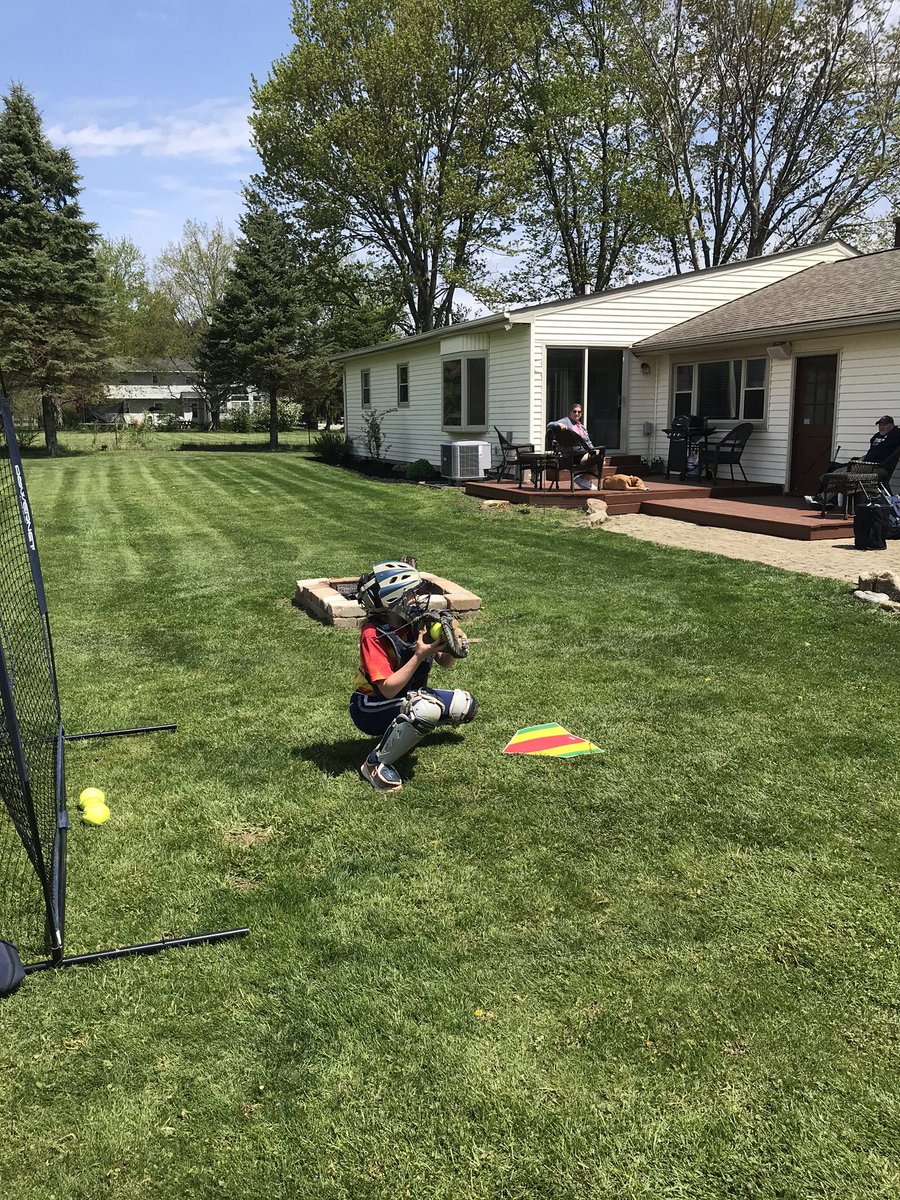 ohiostingrays08's tweet photo. 2027 Catcher Lexi Shanaberg will be ready to rock and roll when it’s game time! #raygame https://t.co/7YhTMBPjCs