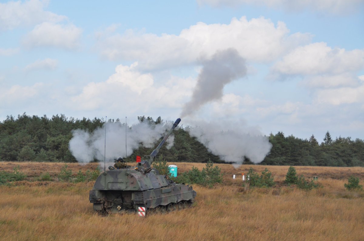 renze_sinia's tweet photo. #14afdva #vustco #artillery 155mm pzh2000nl https://t.co/dCUrj7AjWn