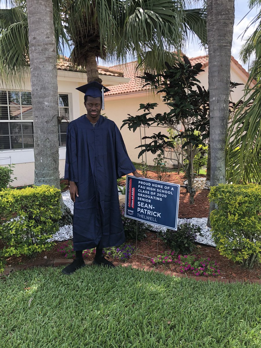 AmyTift's tweet photo. Last group of sign drop offs. Congrats to these #fauhsgrad2020! @ADHUS_FAUHS #owlsignite #owlsimpact https://t.co/DvZSyRcmDw