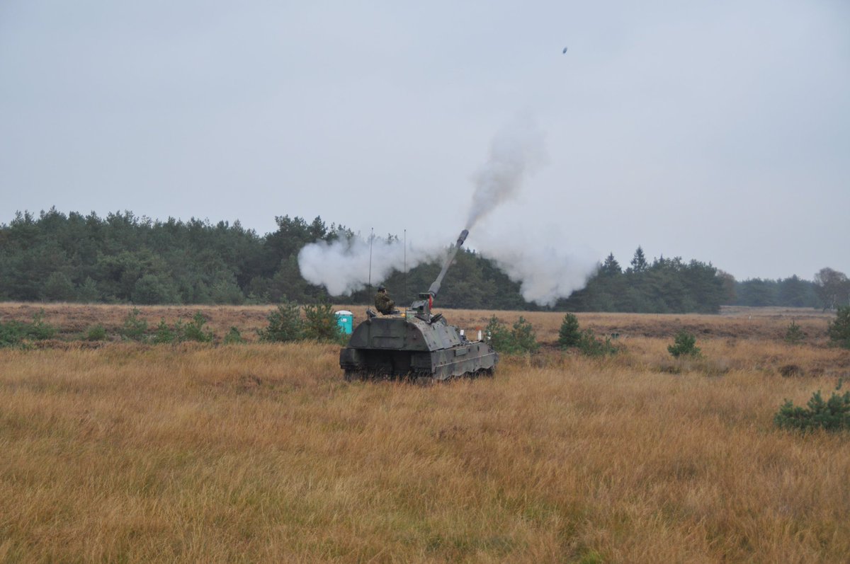 renze_sinia's tweet photo. #14afdva #vustco #artillery 155mm pzh2000nl https://t.co/dCUrj7AjWn