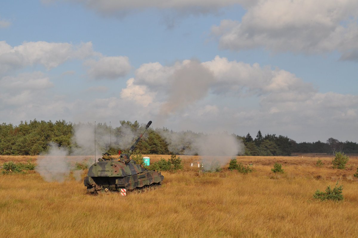 renze_sinia's tweet photo. #14afdva #vustco #artillery 155mm pzh2000nl https://t.co/dCUrj7AjWn