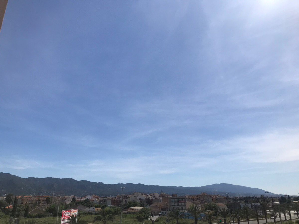 future_spain's tweet photo. De Oviedo a Ceuta, atravesamos la península a través de “ los cielos” de Teachers de cada rincón del país. No somos cazadores de nubes pero disfrutamos viendo cirros, cúmulos, estratos o cielos completamente limpios y despejados https://t.co/br6WYs5hoL