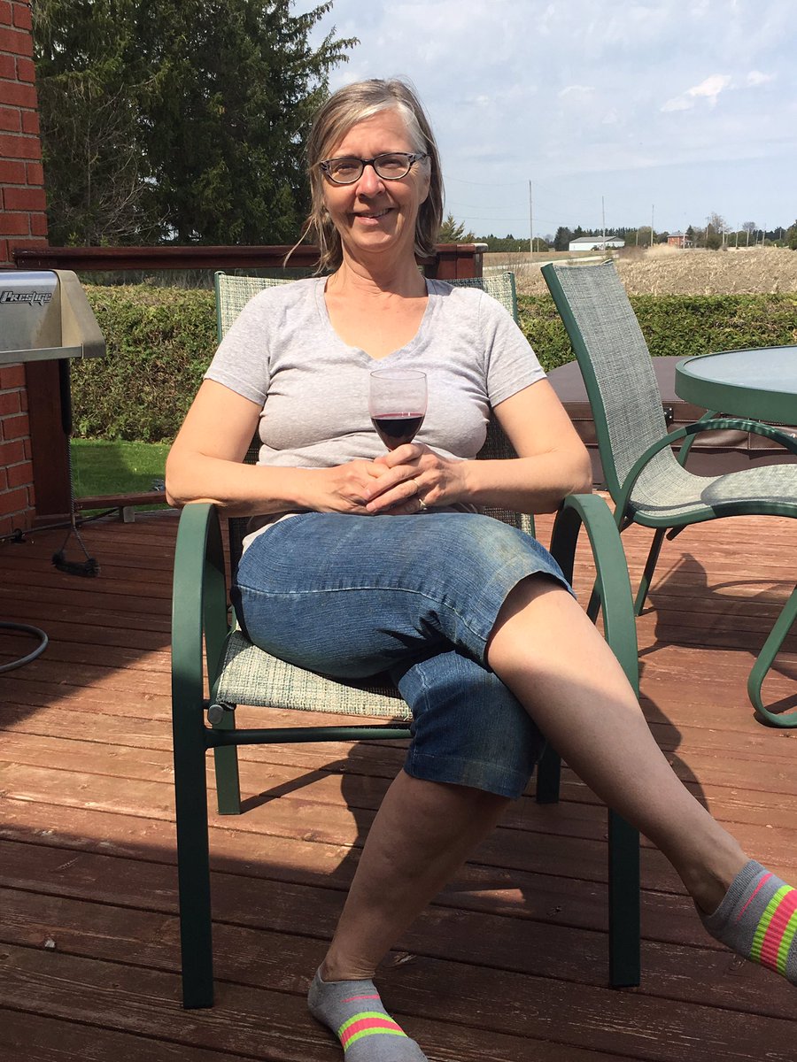 ArkelCatherine's tweet photo. @KelseyBanks #turnmaygray #kickbobtothecurb #makecancerhistory #ilovewine ๐ https://t.co/HJgSc1d404