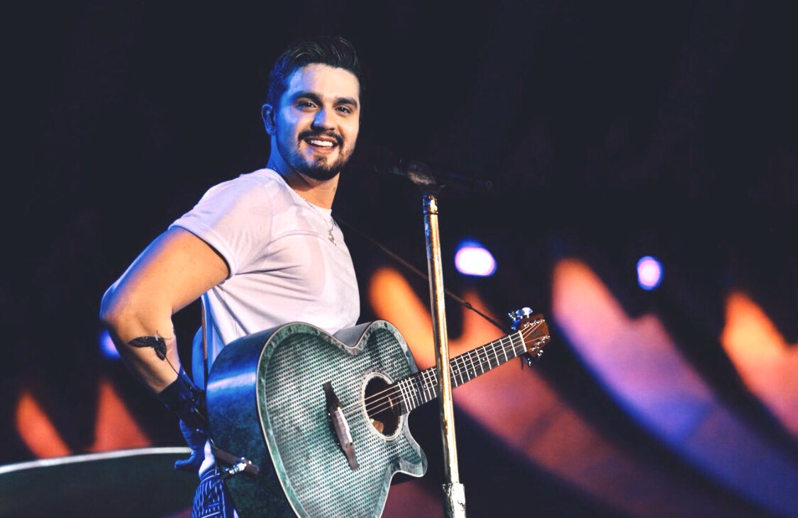 aliceventuri's tweet photo. @luansantana Que tal essa vc olhando pra mim na gravação do dvd? Saudade! https://t.co/UBjcfpZWBi