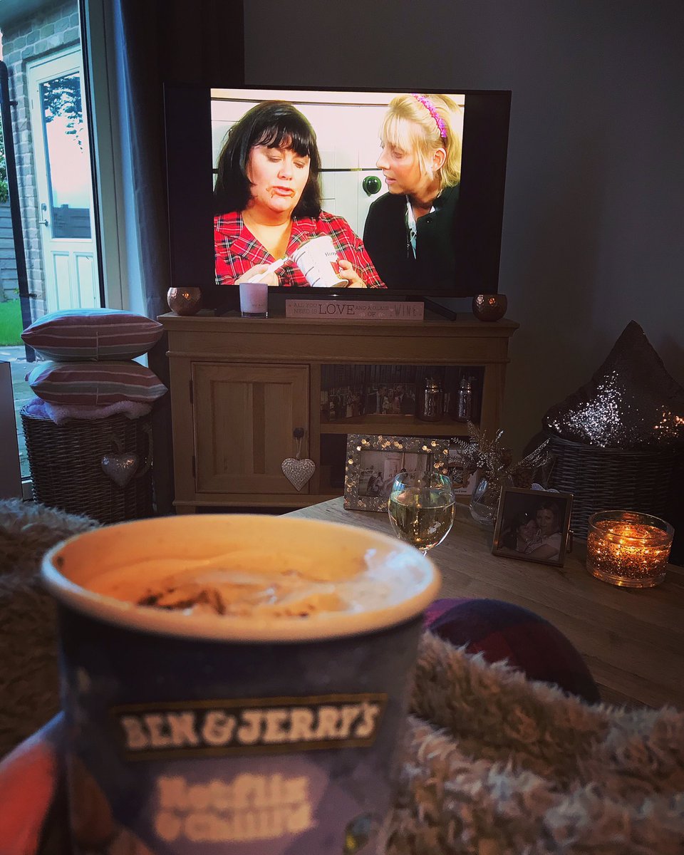 _borntosparkle's tweet photo. When @benandjerrys bring out a ‘Netflix & Chilll’d’ ice cream, which they quite clearly intend to be eaten from the tub in one sitting in front of Netflix, there’s only one episode that is worthy ...
#VicarofDibley #icecreamfreezer #Netflixandchill @Dawn_French https://t.co/QEWMF3H7ZX