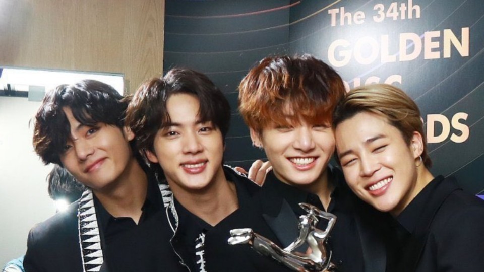 1306moonline's tweet photo. @BTS_twt 💜 https://t.co/6u6U8dMHoO
