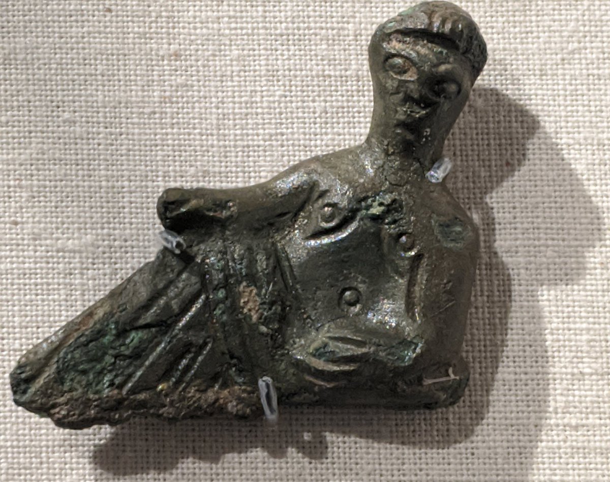 HawkeJon's tweet photo. #Figurine of a banqueter. Probably from the rim of a #bronze vessel

Mid-1st century AD
#Burrium #Usk #Caerleon #Wales #romanarchaeology #RomanBritain #Archaeology #metalwork #Roman https://t.co/YJHYG1xJWw