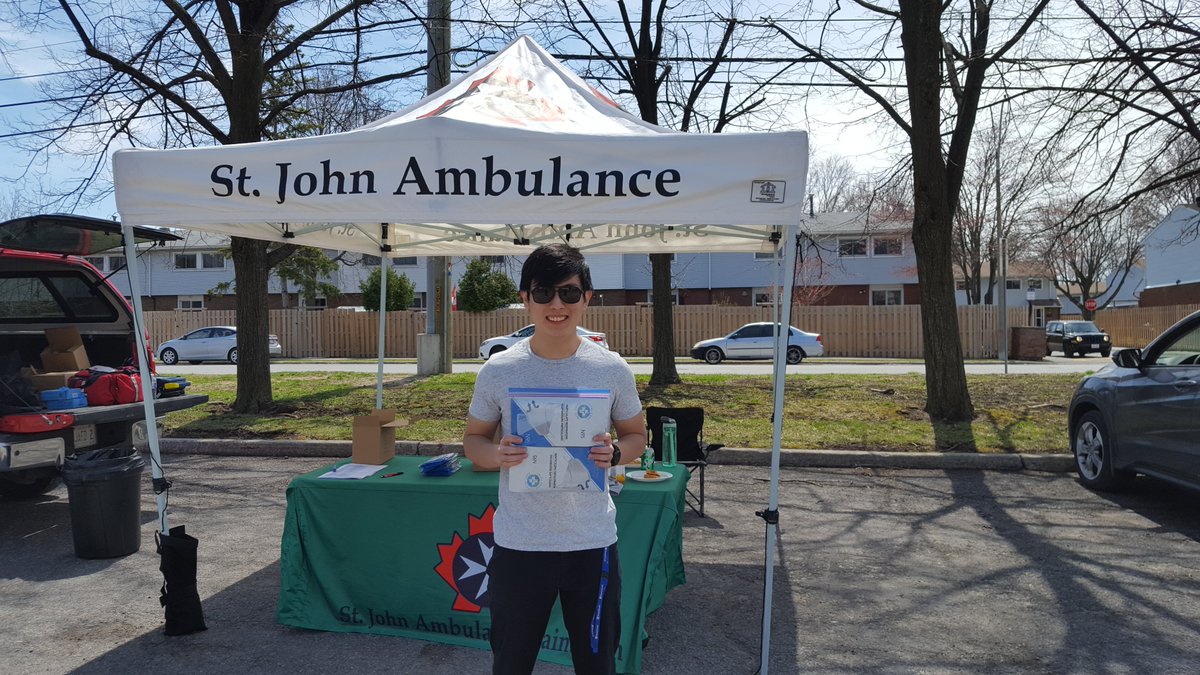 Another amazing (and busy) PPE Drive in Ottawa today! Thank you to the volunteers at <a href="/SJA_Ottawa/">St. John Ambulance | Ottawa</a> and to <a href="/conquercovid19/">🇨🇦 Conquer COVID-19 🇨🇦</a>, <a href="/InstantPot/">Instant Pot</a> &amp; Champlain Regional Donation Program for the donations of PPE!