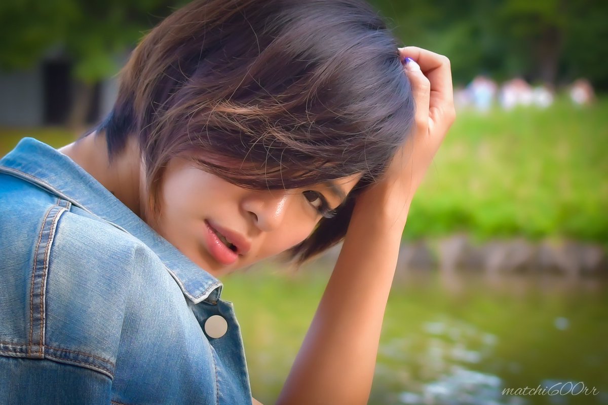 Model：峰のりえさん Location：代々木公園 結婚の報告を電話でしてき