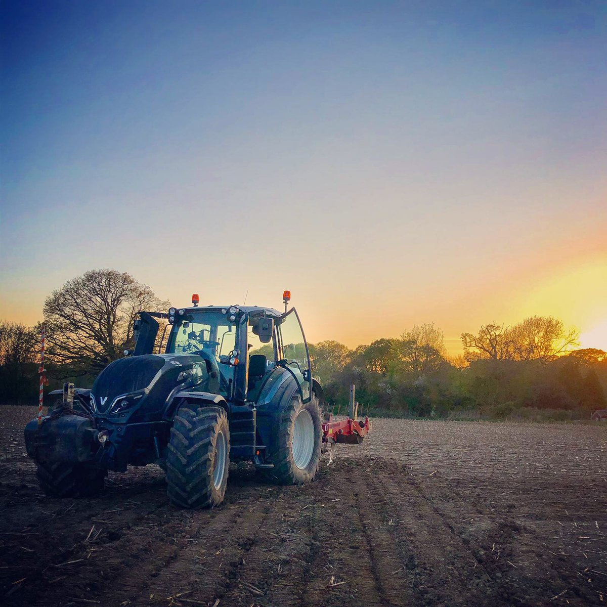 CrawfordsMach's tweet photo. The other week Tom Power from West Sussex was doing some ground prep in Steyning ready for some grass! What a sunset too, nice one Tom!☀️ #StillFarming #Valtra #Agriculture #FlatOutFarming https://t.co/F2Qm6ww8If