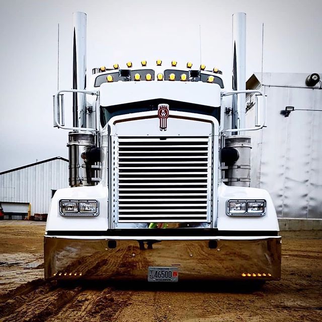 ✅ Follow, Like, Share and Comment 📝
#Trucks #trucker #truckshop #InternationalTruck #tractomulas #Colombiatrucks #MulasColombianas #CochesColombia #delasmashermosas #peterbilt389  #truckinglife  #truckstop