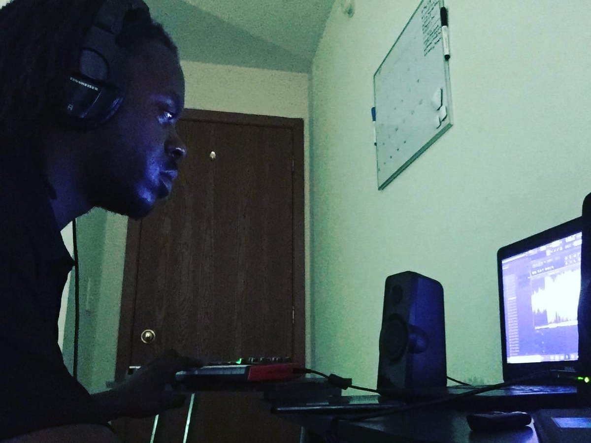 deebombmusic's tweet photo. Hard At Work
#DeeBomb #banginnoize #banginnoizeent #banginnoizestudios #banginnoizemixtapes #banginnoizeevents #album4 #albummode #akaimpkmini #akai #flstudio #RapHead #Rapper #producer https://t.co/LptqfcGZUD