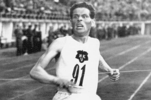 WorldAthletics's tweet photo. Swedes Arne Andersson and Gunder Haag exchanged middle-distance world records for fun during the 1940s, but neither experienced Olympic competition.

The stories of athletes who, because of wartime, were denied appearances on the Olympic stage 👇

📰: https://t.co/6NogB9BHNT https://t.co/6YcAJkYy5O