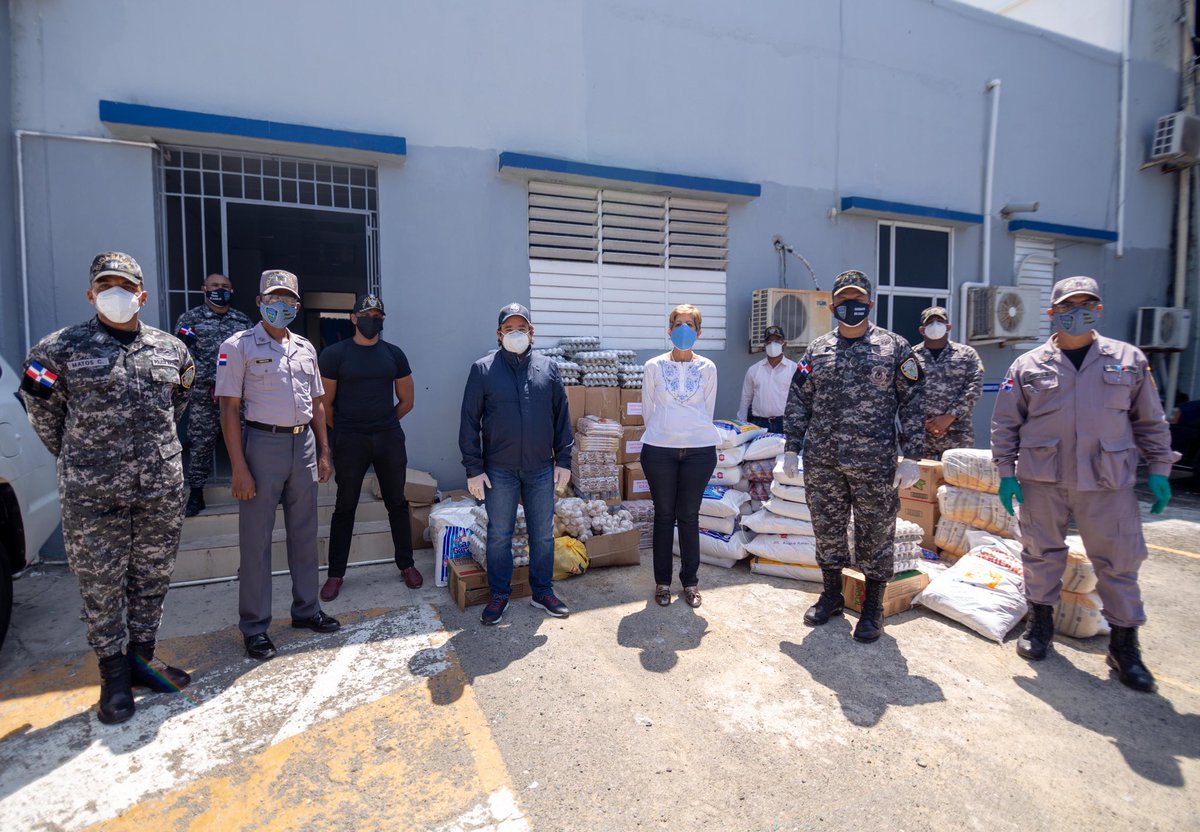 JosePaliza's tweet photo. De manera solidaria visitamos hoy nuestra Policía Nacional, cuerpo de orden cuyos miembros exponen sus vidas por el bien colectivo. #RutaSolidaria https://t.co/1WUiN3MTUJ