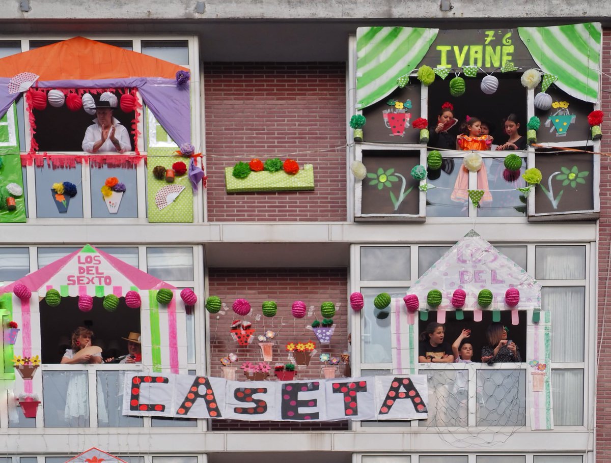 FdezEstefania's tweet photo. Encendido oficial del #EdificioBrady.
La solidaridad, la concordia , el respeto , la bondad y la unidad han hecho posible esto.
#todovaasalirbien #vecinosquemolan #MasterFM #lanuevaespaña #elcomerciodigital #ondaceroasturias @cope_es #mastergolazul #lacorredoria https://t.co/obBS9Mu6rx